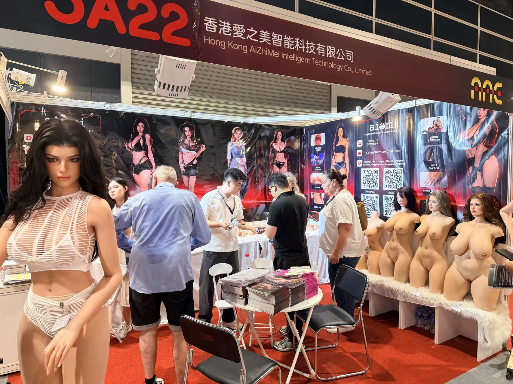 Customers visiting the AZMDOLL display at AAE 2026